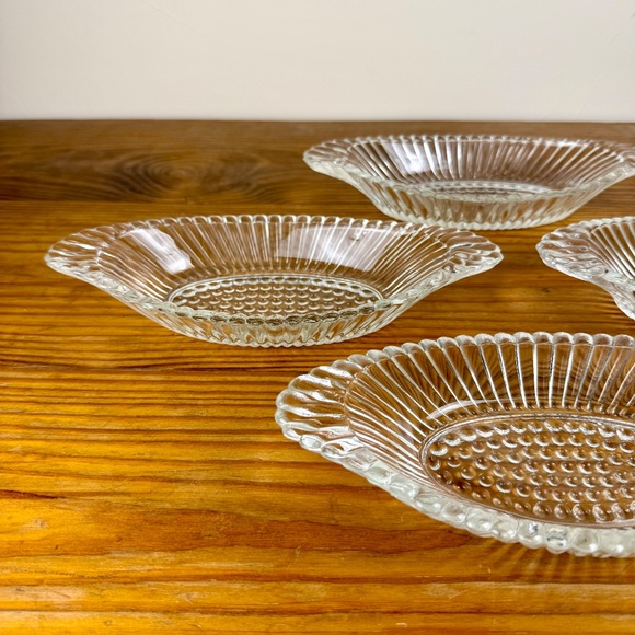 Vintage Clear Glass Dessert Bowls | Set of 4 Ribbed Oval Dishes | Mid-Century - Picture 8 of 15
